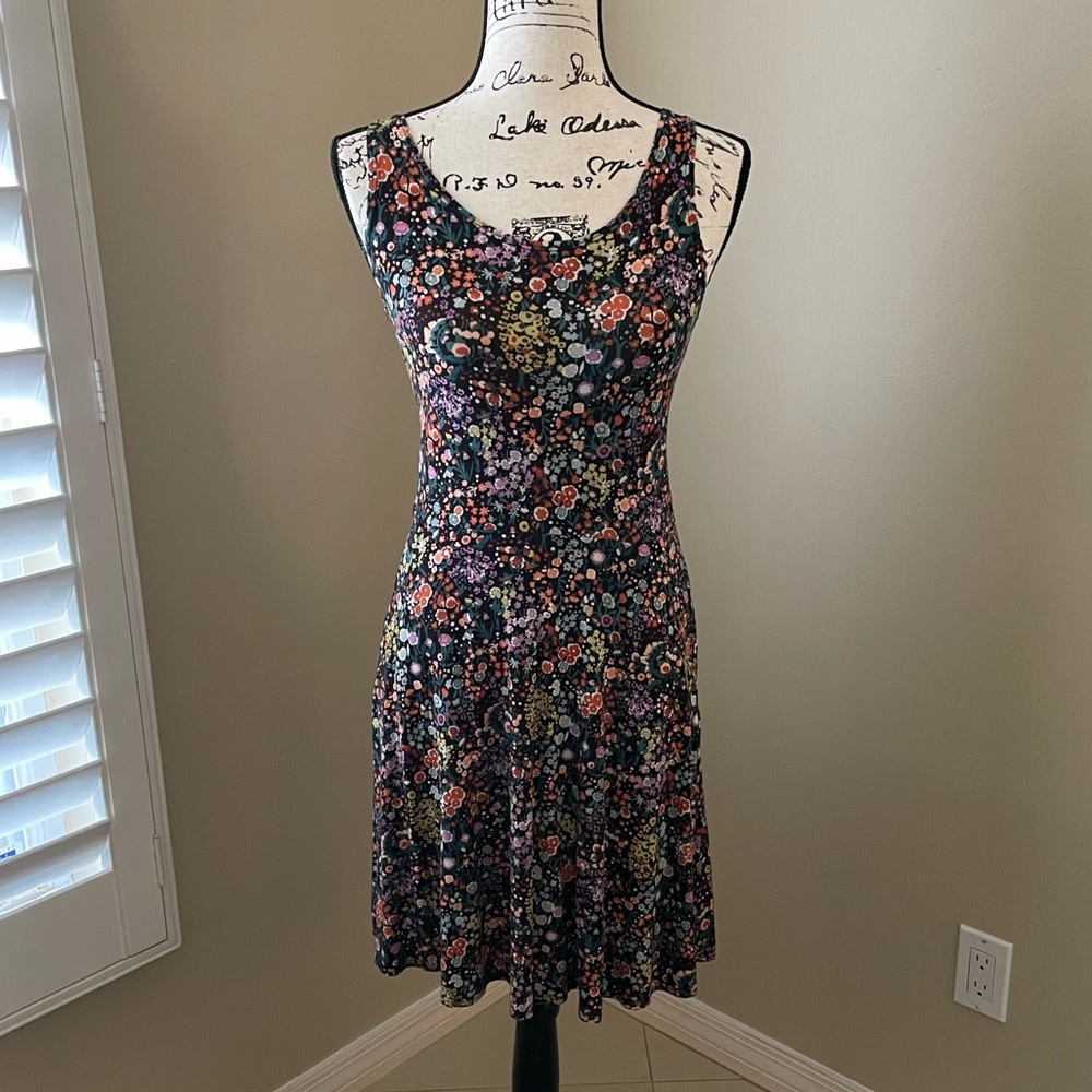 Salaam Sleeveless Vera Shift Dress